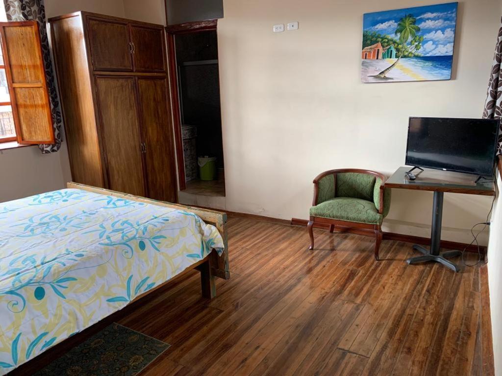 Hostel Santa Canela Cuenca Luaran gambar